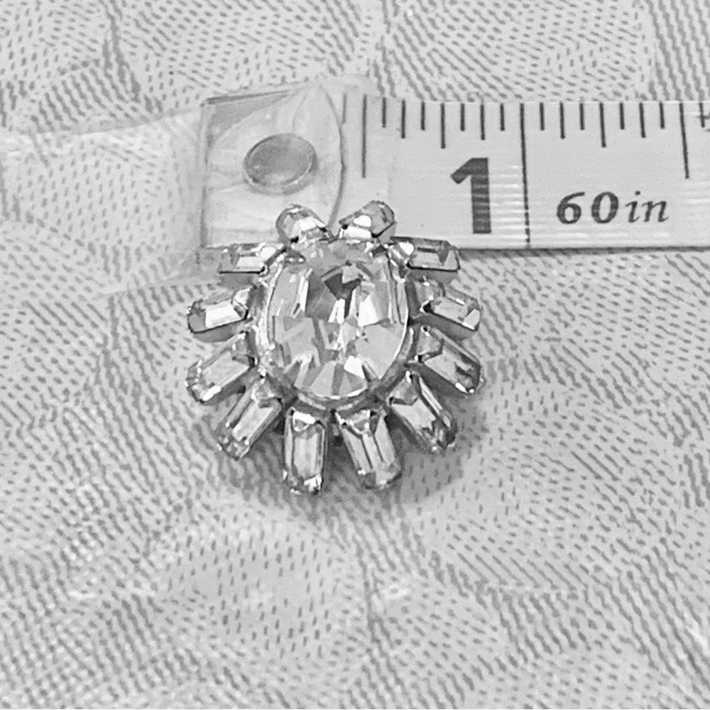 Vintage clear rhinestone clip on earrings - Picture 3 of 6